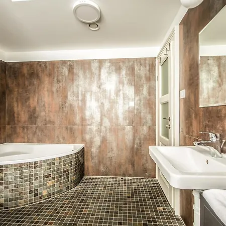 Aplend City Bastova 1 Apartment *