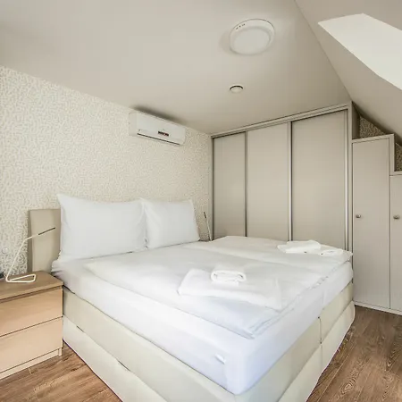 Aplend City Bastova 1 Apartment