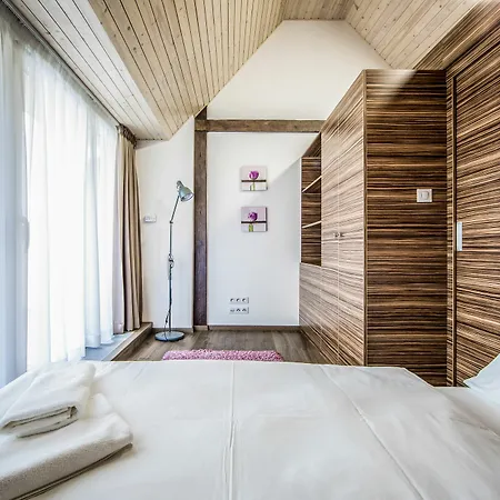 Apartment Aplend City Bastova 1 *